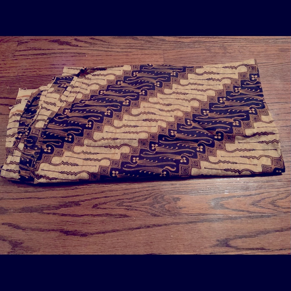 Never worn sarong. Excellent condition. One size fits all.